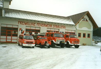 Einzug in das neue Feuerwehrhaus im Dezember 1998